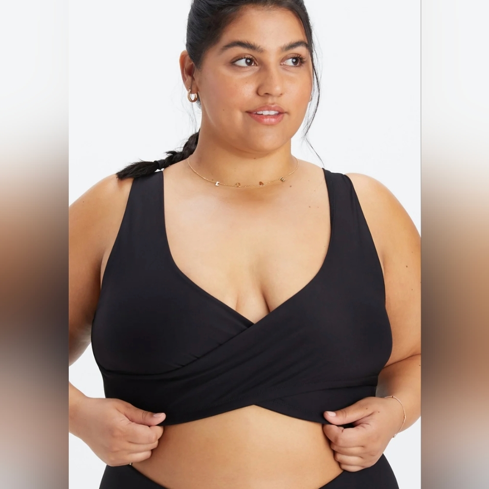 Fabletics Low Impact Crossover Sports Bra